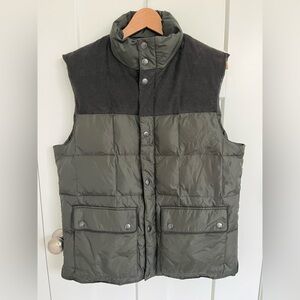 Banana Republic Down Puffer Vest Olive Green Corduroy Mens M Zip Snap Insulated